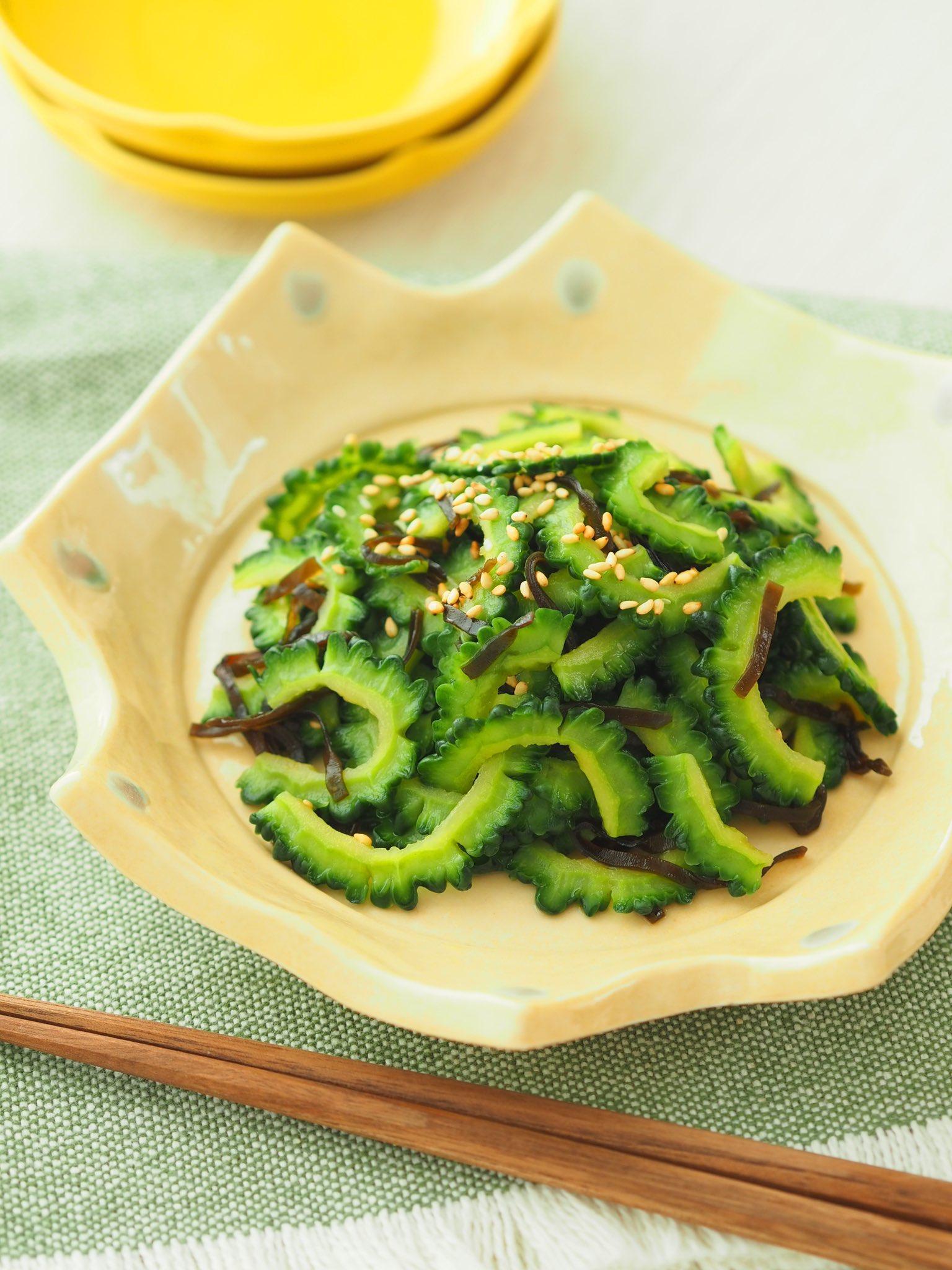 Twitter এ 玉露園 夏バテ予防に こんぶ茶を使ってゴーヤのおひたし ゴーヤはビタミンcが豊富でカリウムも多く披露回復や むくみの解消にいいと言われています スライスし 塩もみしたらこんぶ茶と酢で味付けし 塩こんぶを適量加えて和えればできあがり