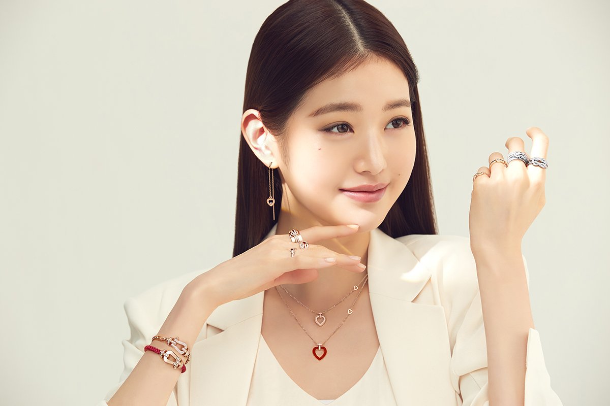 IVE] Jang Wonyoung for Fred Jewelry Pop-up Photo Event - Pantip
