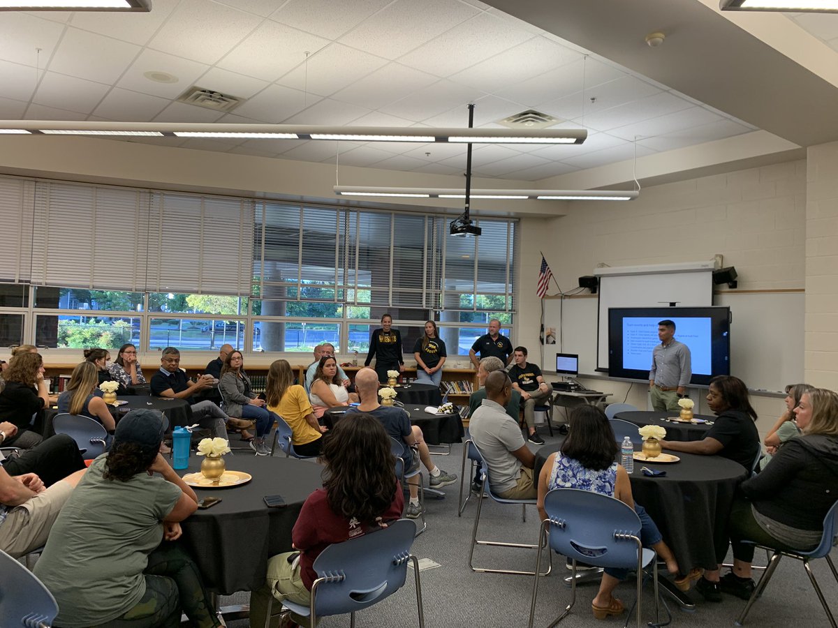 CoachTanyaRM's tweet photo. Popped in on meetings for  @rmfockey @RMGirlsSoccer @Bs_holli #RMXC @UriosteBrian @CoachWijeratne!! 🚀💛🖤♥️🚀 @RocketsSportsRM @RMHS_principal @Rocket__Nation @RMathleticboos1 https://t.co/eLpGpw8WQY