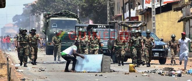 Dans la banlieue de la capitale Conakry partiellement paralysée, des dizaines de jeunes ont affronté les forces de sécurité.

Des affrontements ont mis aux prises des dizaines de jeunes Guinéens et les forces de sécurité mercredi 17 août dans la  #FNDC

guineeplus.net/guinee-actuali…