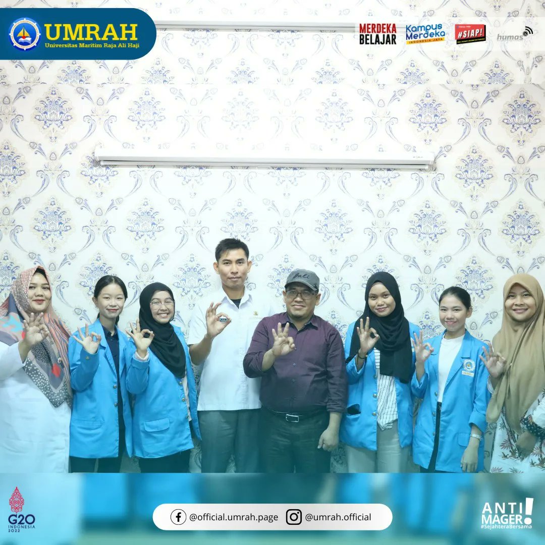 umrah_official's tweet photo. Wakil Rektor I Bidang Akademik Kemahasiswaan dan Kerja Sama Universitas Maritim Raja Ali Haji (UMRAH) Dr. Tengku Said Raza’i, S.Pi, MP melepas empat orang mahasiswanya untuk mengikuti Program MBKM Pertukaran Mahasiswa Merdeka. Selasa (16/8/2022).
#Diktiristek #MBKM #Mahasiswa https://t.co/trY8mAbWRU