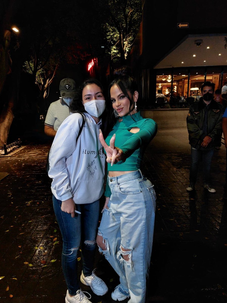 99__pau's tweet photo. Eres la mejor del mundo @NattiNatasha 😍😍😍😍❤️❤️❤️
Graciassss @PrevisDaniel https://t.co/IkvCZBDS9z