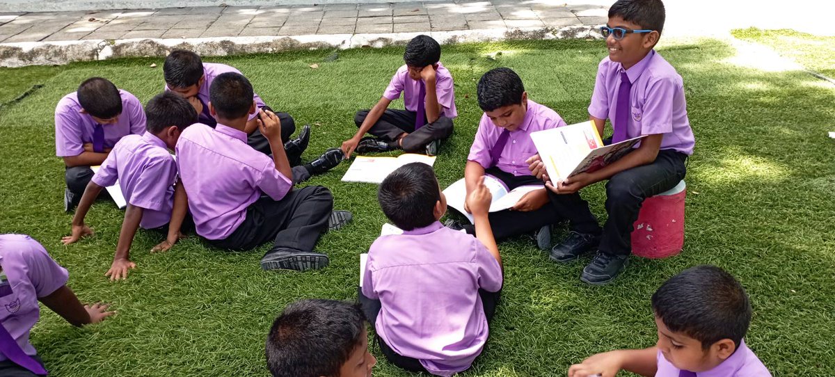 SchoolHithadhoo's tweet photo. Learning shall be done the way students love. It can be just alone doing it calm without any interactions or it can be done while enjoying with friends and through lots of discussions. Whichever way student chose at a given time it should be their choice. @MoEdumv @DrAsiyaDidi https://t.co/zMy8LIK3CL