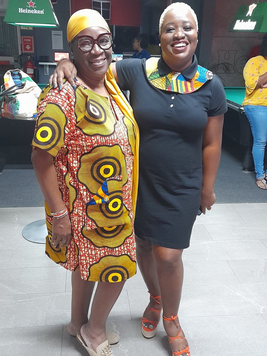 CaroleBeckford's tweet image. Book folks.
Writers.
Grown people.
With @garveygirl 
#AMPLIFIEDMentorship 
#BeerCreativity 
#RedStripeCorporate 
#SagicorSTRONG