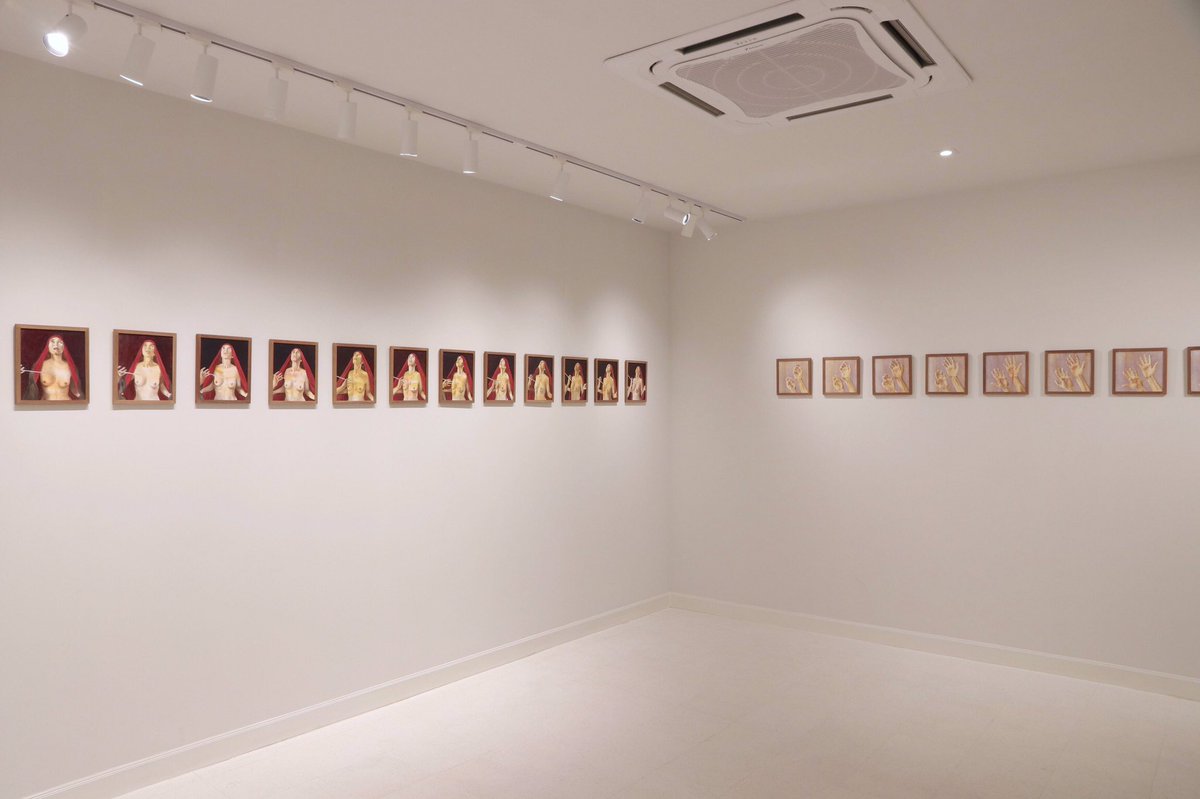 Xspaceart's tweet photo. Just Human โดย มิร์ทิลล์ ทิแบย์เรงซ์ ใน mini Xspace ชั้น 2 ชุดภาพวาดต่อเนื่องร้อยเรียงคล้ายกับแอนิเมชั่น ที่ถ่ายทอดแรงบันดาลใจจากชีวประวัติอันน่าอัศจรรย์ของนักบุญเทเรซาแห่งอาบีลา ออกมาในรูปแบบคล้ายภาพวาดในโบสถ์โบราณที่ทำขึ้นบอกเล่าเรื่องราวทางศาสนาให้แก่ศาสนิกชนผู้ไม่รู้หนังสือ https://t.co/OWUJTOvlOe