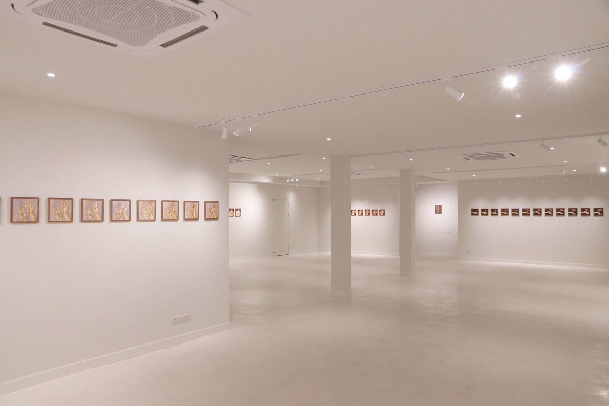 Xspaceart's tweet photo. Just Human โดย มิร์ทิลล์ ทิแบย์เรงซ์ ใน mini Xspace ชั้น 2 ชุดภาพวาดต่อเนื่องร้อยเรียงคล้ายกับแอนิเมชั่น ที่ถ่ายทอดแรงบันดาลใจจากชีวประวัติอันน่าอัศจรรย์ของนักบุญเทเรซาแห่งอาบีลา ออกมาในรูปแบบคล้ายภาพวาดในโบสถ์โบราณที่ทำขึ้นบอกเล่าเรื่องราวทางศาสนาให้แก่ศาสนิกชนผู้ไม่รู้หนังสือ https://t.co/OWUJTOvlOe