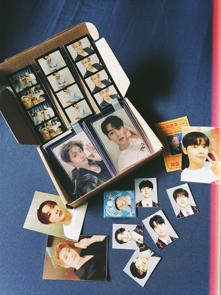 alohaaroha97's tweet photo. [@parkminhyuk099: #dglproofs]

My jincha came home!! Thank for these! Sa wakas napauwi ko rin yung eunwoo heart cheek 🥴 and thank you sa freebies ang cute! 💜 https://t.co/dpOGEWVjil