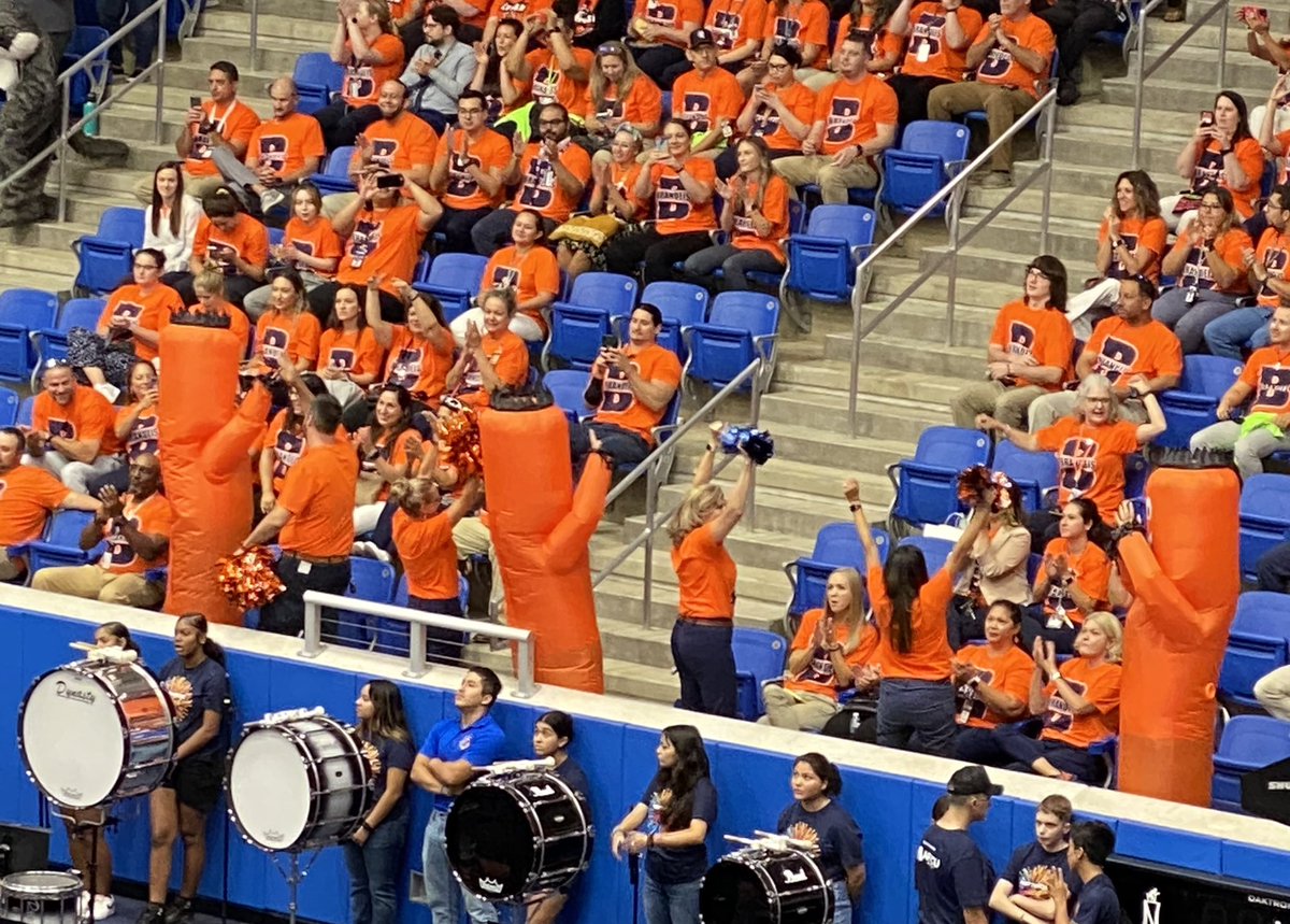 NISDBrandeisGT's tweet photo. When your admin can boogie ๐๐๐ป@NISDBrandeis #NISDConvocation2022 https://t.co/r1k0mOY7vE