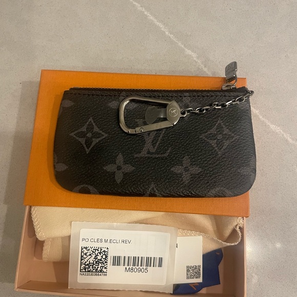 kerimeghan's tweet photo. So good I had to share! Check out all the items I'm loving on @Poshmarkapp #poshmark #fashion #style #shopmycloset #louisvuitton #jcrew: https://t.co/YnlmcUYBFD https://t.co/zT48DGZcUm
