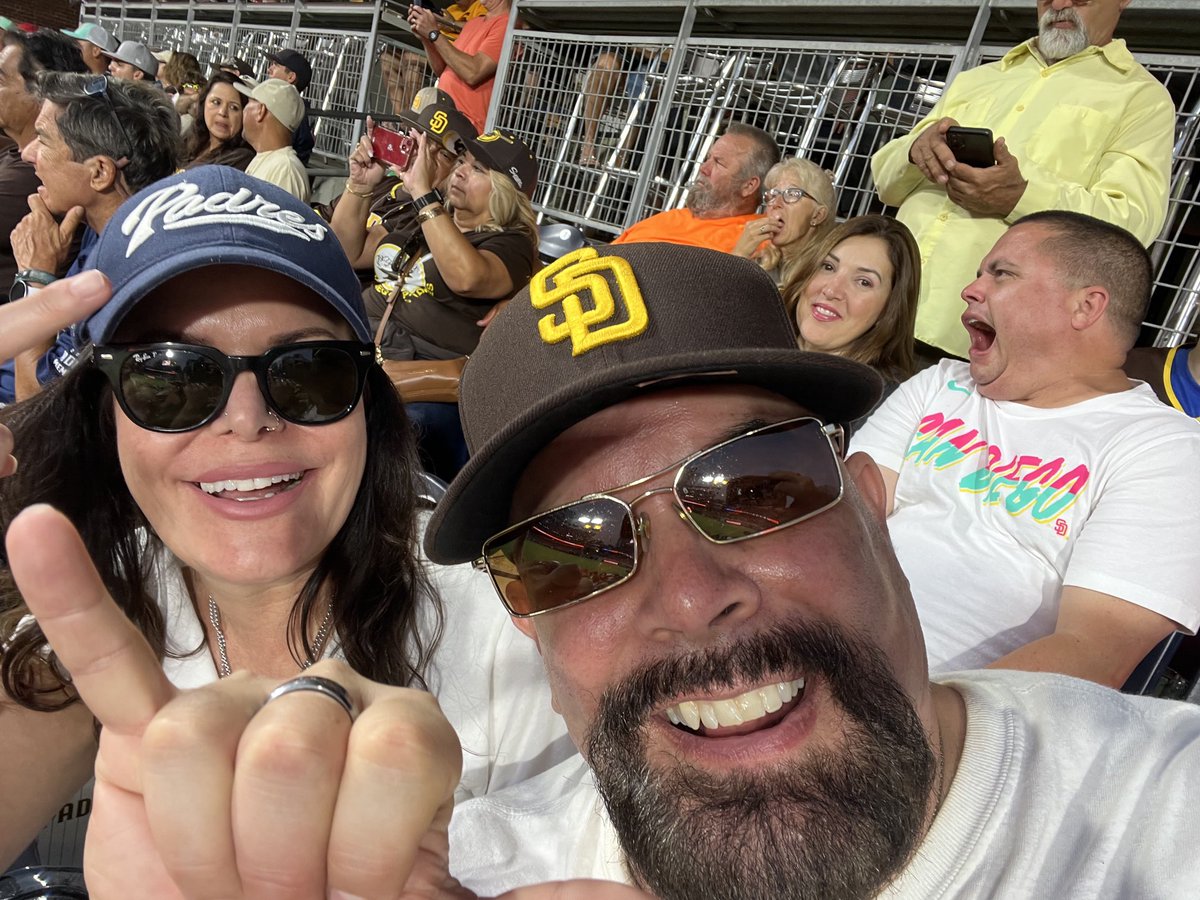 1rnrmama's tweet photo. Let’s go ⁦@Padres⁩  #timetoshine https://t.co/rZMzPm9NZH