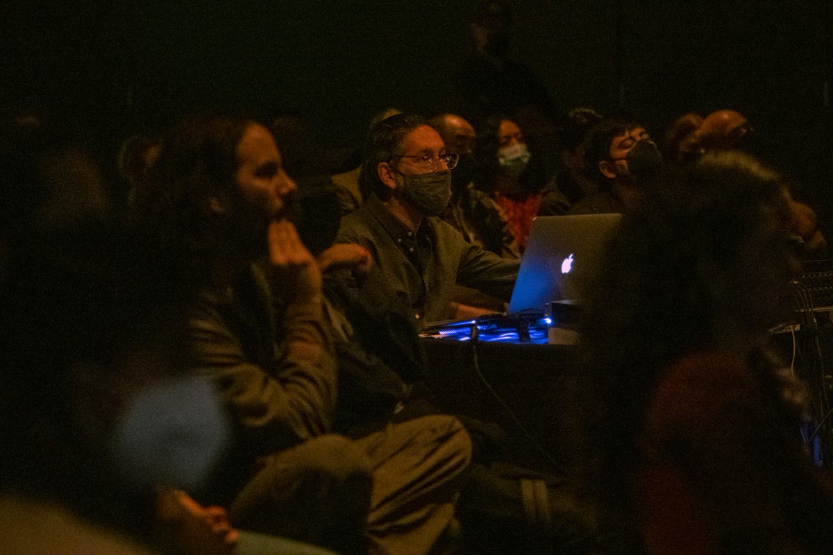 ccemx's tweet photo. 💥¡Llenazo una vez más en el #CCEMx para disfrutar de 3 regalos en forma de performance! La experiencia audiovisible en 3 actos de #Varela, la 2ª activación de la expo Ø{Exsis} con #F3Studio y la presentación del programa #DiferenciasEnredadas con #JSLach.https://t.co/GDNJXJ9Nk1 https://t.co/2HpnhkFyCQ