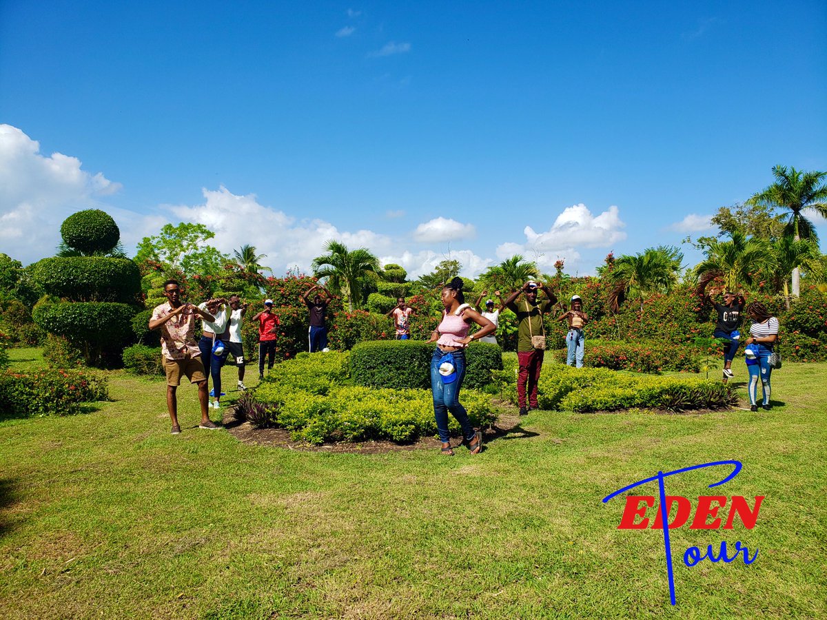 team_ave2_0's tweet photo. Possédant une superficie de huit hectares, ce jardin spectaculaire se retrouve à l’entrée de la ville des Cayes. Il offre un moment hors du temps, une plongée dans la nature. On y retrouve des espèces ornementales... L’espace vert invite à l’éducation mais aussi à la relaxation. https://t.co/R5cyYDBqug