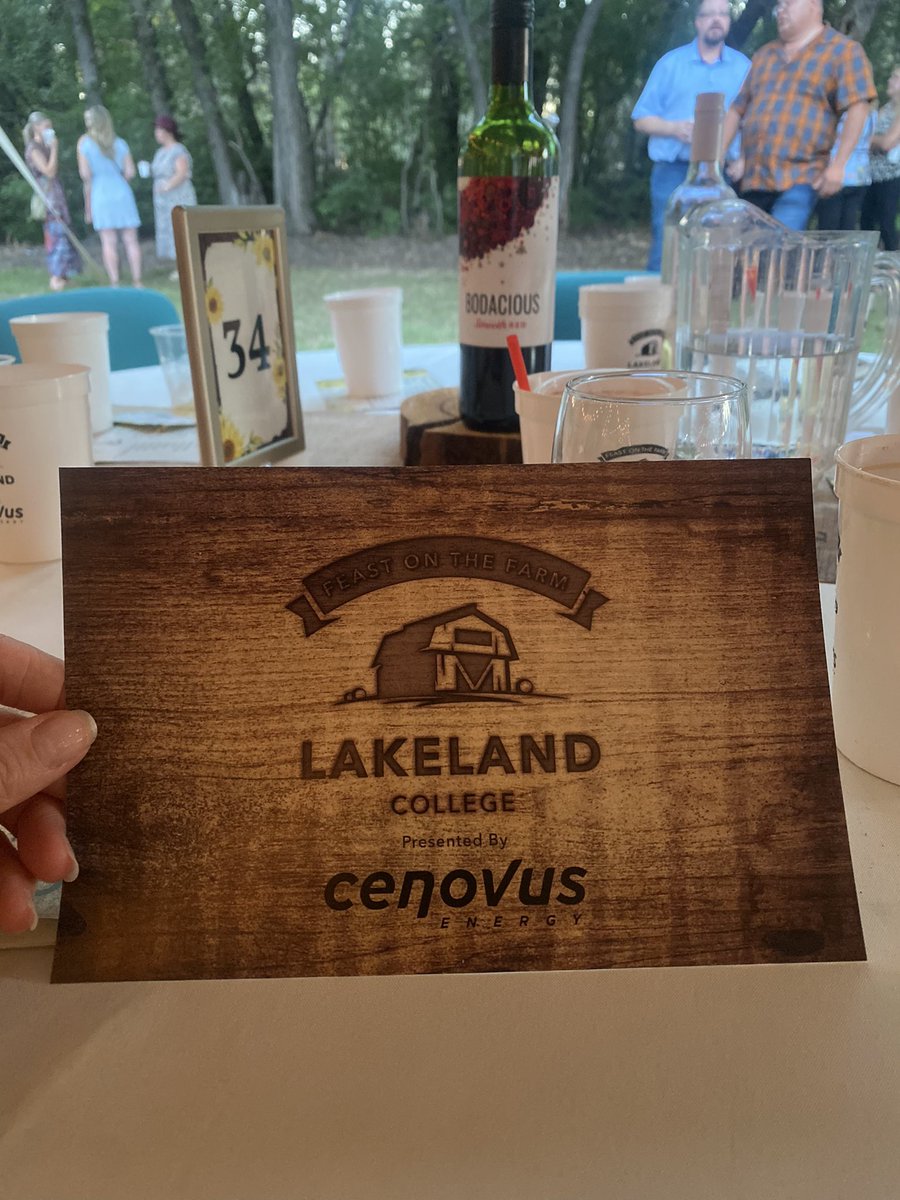 JohnstonKH's tweet photo. What an amazing event! @LakelandCollege #FeastOnTheFarm2022 We love supporting our PSI partners @startuplloyd @EastCentralARIN @ABInnovates We had a great evening in @TownofVermilion #greathosts #amazingpartners #feedingInnovation #TodaysOffice https://t.co/OLSdRJ642b