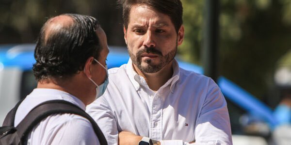 diputadonaranjo's tweet photo. Muchos nos preguntamos que sentirán los denominados "centro izquierda por el rechazo" ser aliados, de Pancho Malo,de la Carrera,Káiser, Kast,Piñera,  en este plebiscito.Como la ambición y el dinero los puede cegar.A que acuerdo podrán llegar?.Dime con quien andas y te diré … https://t.co/pmo1O45Nvs