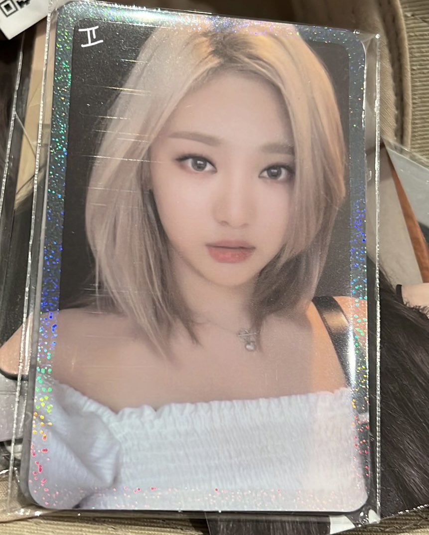 naevistagram's tweet photo. Oh short hair ningning https://t.co/4FQ7v39nf3
