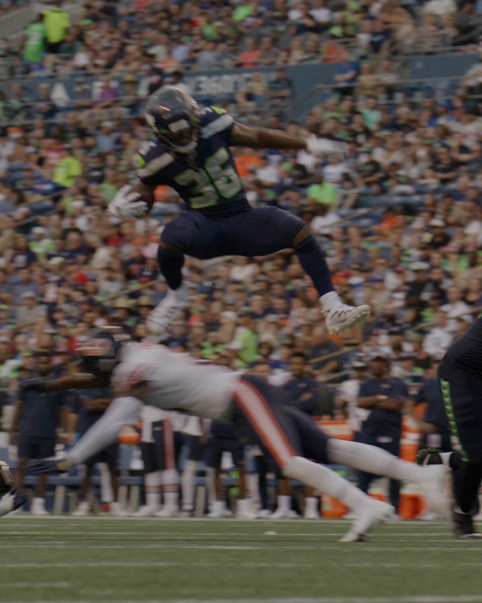 NFL's tweet photo. CLEARED HIM 🐇 @DTRAINN5 https://t.co/EsuI3voXxb