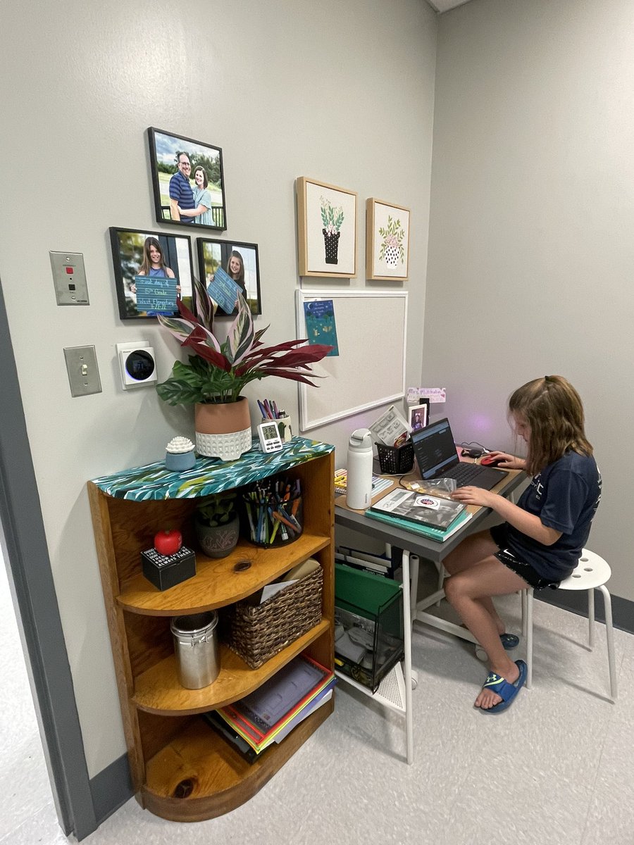 emilhollin's tweet photo. Many hands make light work! My family rocks! #newyearnewrole #thorpegordon #pintopride #backtojcschools https://t.co/MWSoWGHXAK