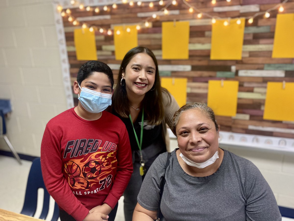 PSJAGuerraElem's tweet photo. Meet the Teacher Night at Guerra was a success! 🦅💚
It was great to see our students and families eager to be back. 
We can’t wait to see our Eagles on Monday!! ✏️🚌 
#PSJALife #LIFEatGuerra
 @PSJAISD https://t.co/lL3XOgi3u7