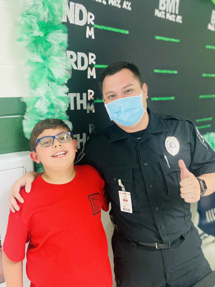 PSJAGuerraElem's tweet photo. Meet the Teacher Night at Guerra was a success! 🦅💚
It was great to see our students and families eager to be back. 
We can’t wait to see our Eagles on Monday!! ✏️🚌 
#PSJALife #LIFEatGuerra
 @PSJAISD https://t.co/lL3XOgi3u7