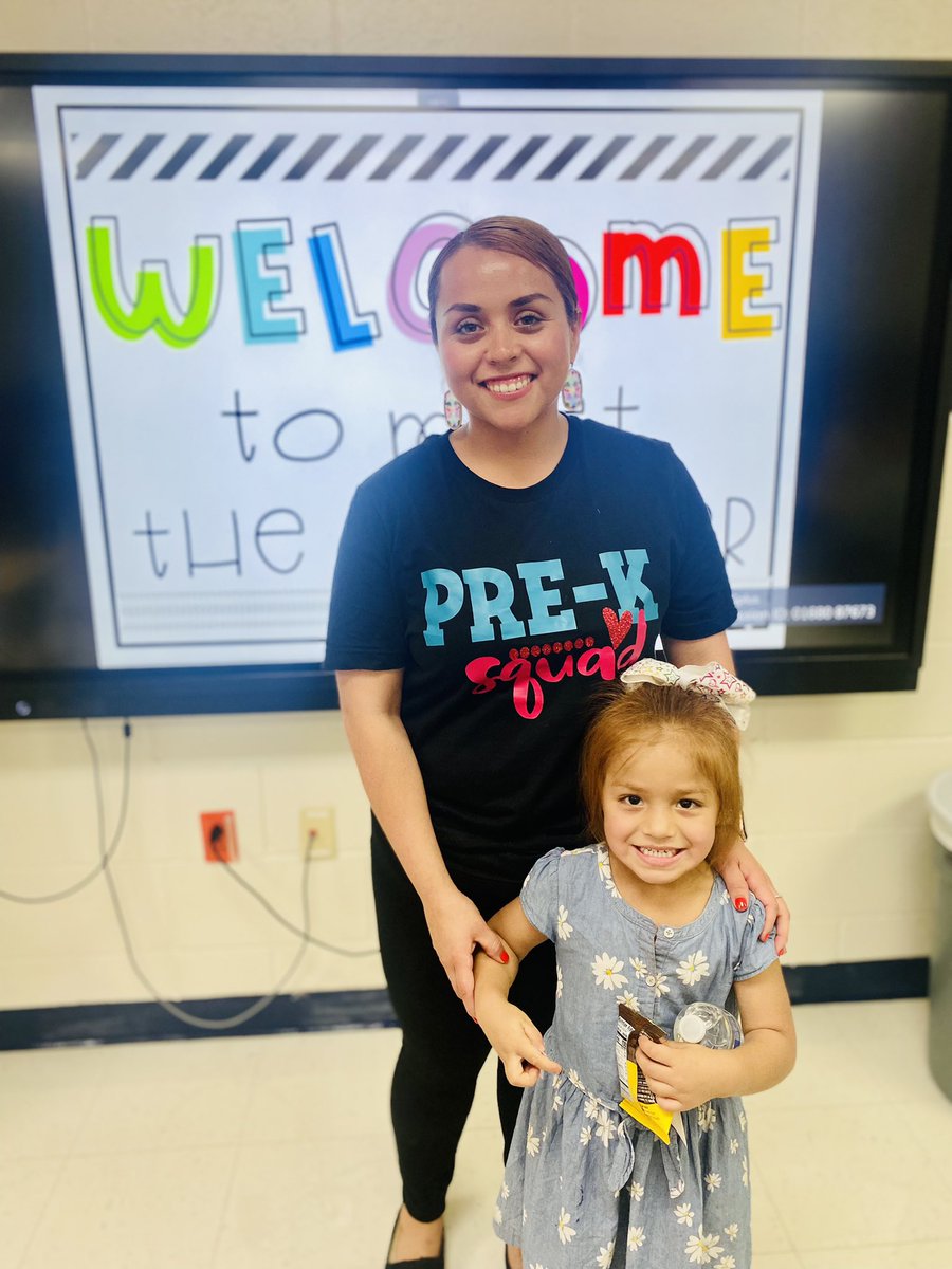 PSJAGuerraElem's tweet photo. Meet the Teacher Night at Guerra was a success! 🦅💚
It was great to see our students and families eager to be back. 
We can’t wait to see our Eagles on Monday!! ✏️🚌 
#PSJALife #LIFEatGuerra
 @PSJAISD https://t.co/lL3XOgi3u7