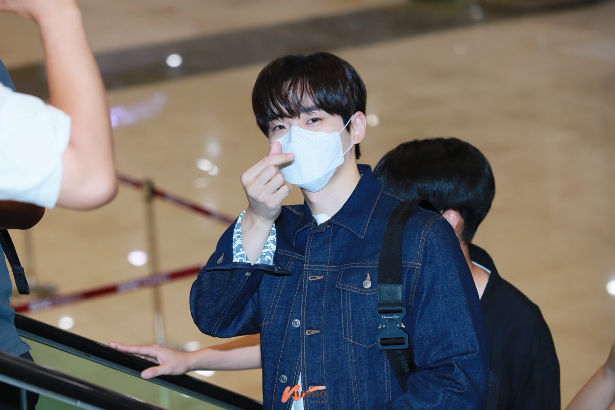 tpffkdi25's tweet photo. 220819 김포 공항 출국 💛

싸랑해 🫰🙋‍♀️
#이준호 #LEEJUNHO #준호 #JUNHO
[没想法和没烦恼] https://t.co/6v1fyXWg50