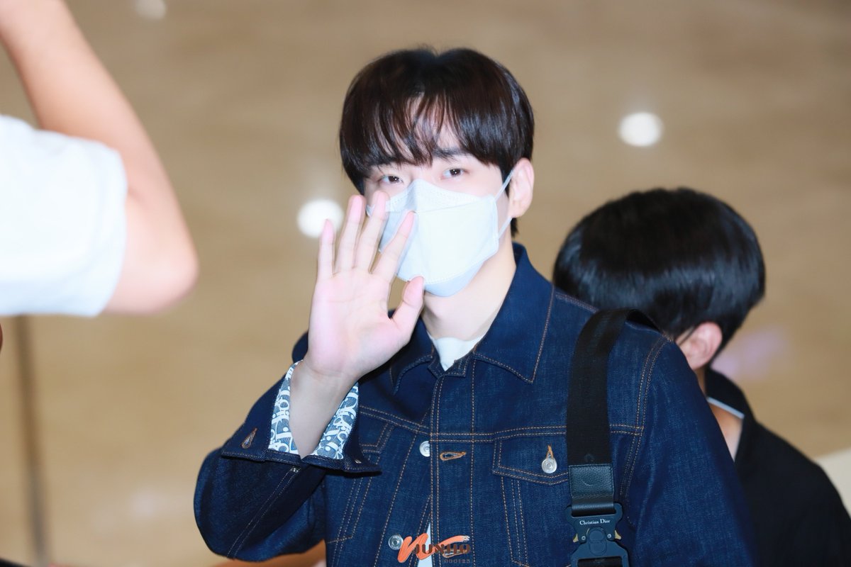 tpffkdi25's tweet photo. 220819 김포 공항 출국 💛

싸랑해 🫰🙋‍♀️
#이준호 #LEEJUNHO #준호 #JUNHO
[没想法和没烦恼] https://t.co/6v1fyXWg50