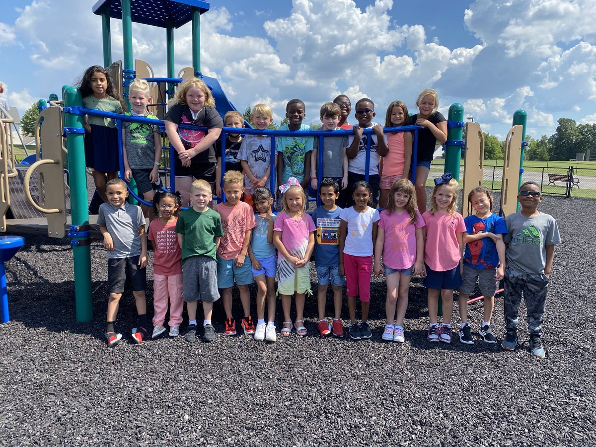 Sizemore2nd's tweet photo. We’re all here today!!  Welcome to Second Grade!!  It’s going to be a great year!! https://t.co/gYvaQmgAvI