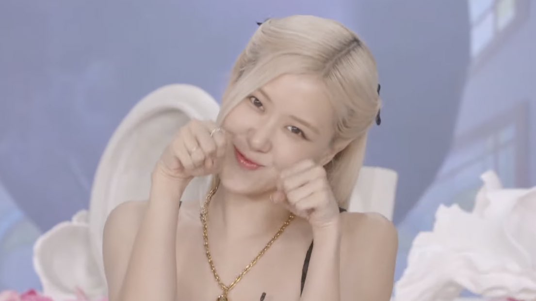 rosespics's tweet photo. ROSÉ IS SO PRETTY https://t.co/hNGAlQJNHn