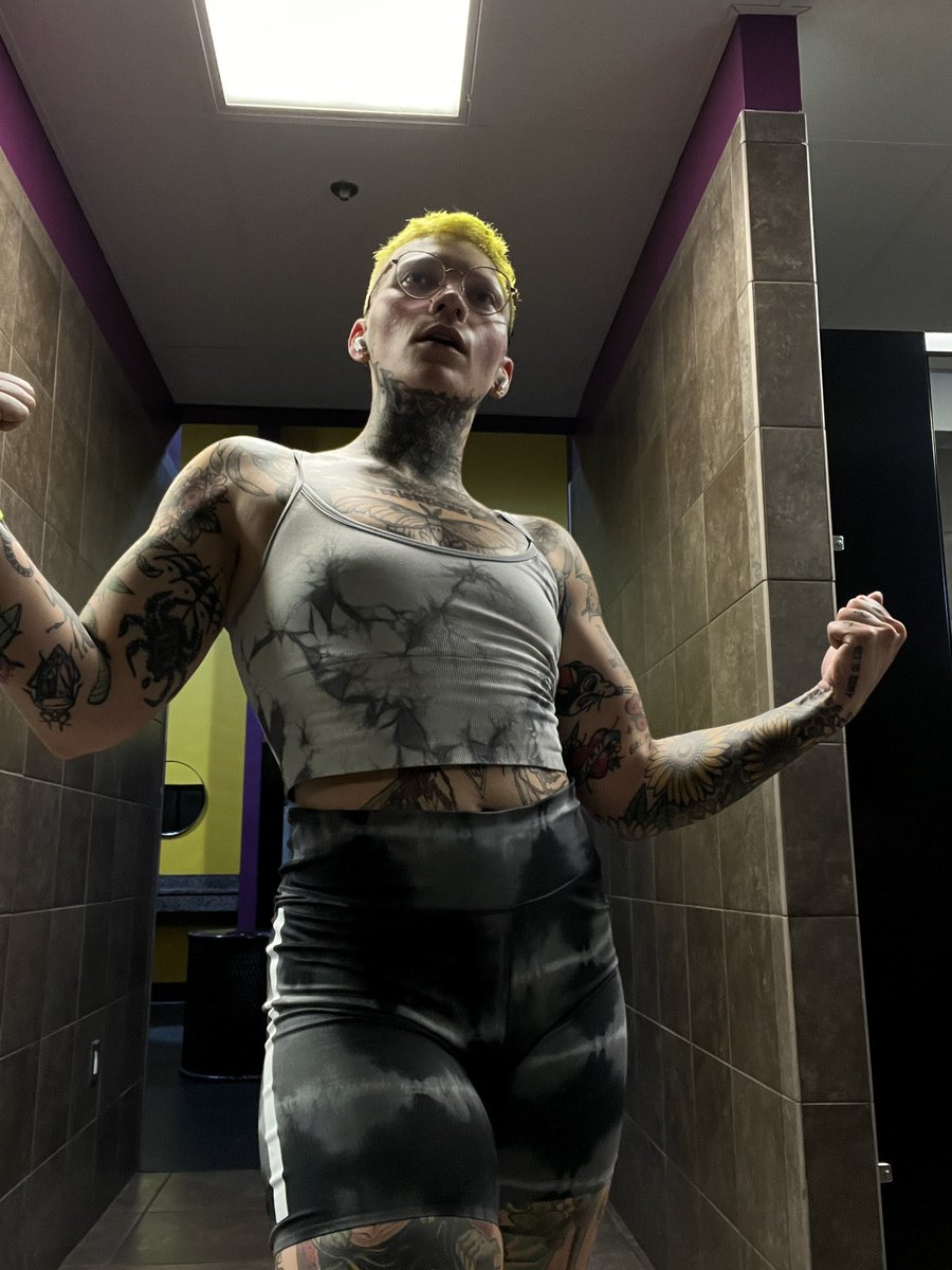 sunnyfuckinhues's tweet photo. do i look strong yet https://t.co/QoHgg6BwFl