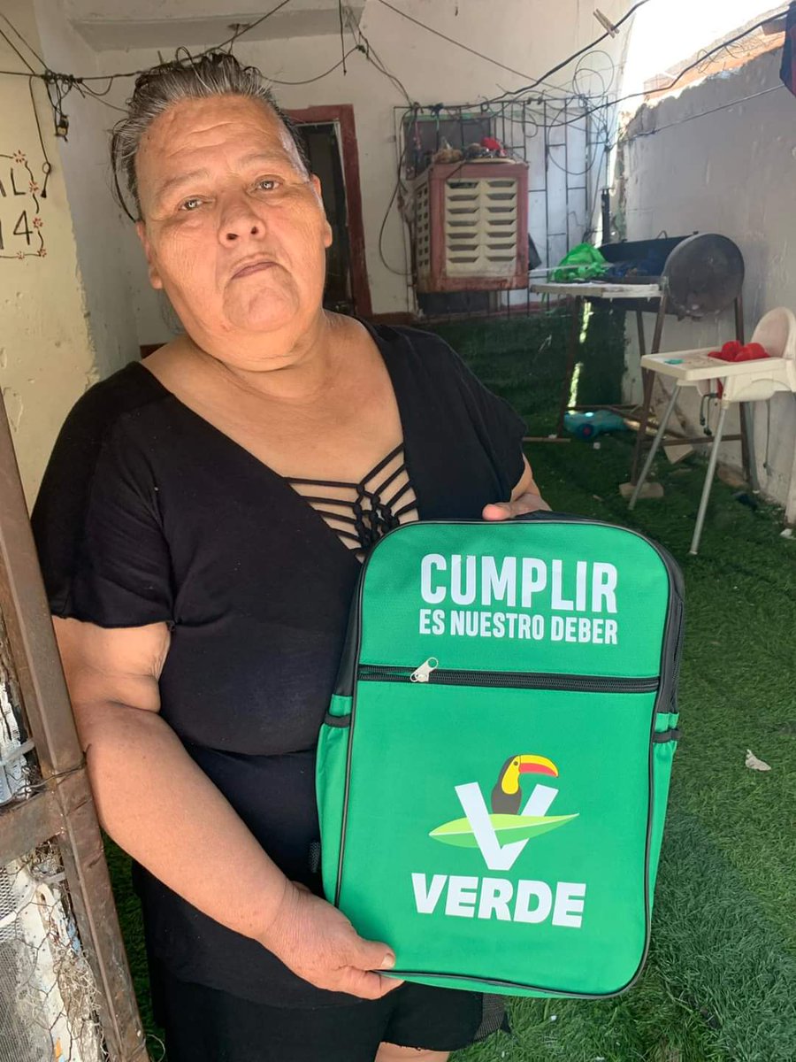 Rulo_Estrada17's tweet photo. Por motivo del regreso a clases un servidor en mi calidad de secretario de Juventud Verde Piedras Negras llevó a cabo la entrega de útiles escolares para apoyar en este regreso a clases✏🖍.
Por parte del #ComiteMunicipal del #PartidoVERDE en #PiedrasNegras 🟢.
#ActitudVERDE https://t.co/HbCfsq3lAZ