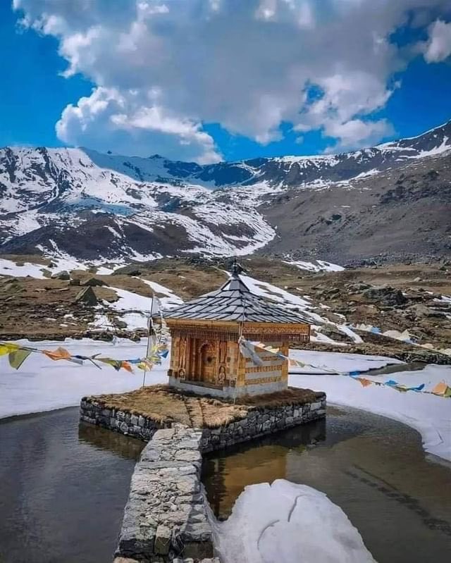 𝐖𝐨𝐫𝐥𝐝'𝐬 𝐇𝐢𝐠𝐡𝐞𝐬𝐭 𝐊𝐫𝐢𝐬𝐡𝐧𝐚 𝐓𝐞𝐦𝐩𝐥𝐞 🕉 

Yulla Kanda Himachal Pradesh 

#happyjanmashtami