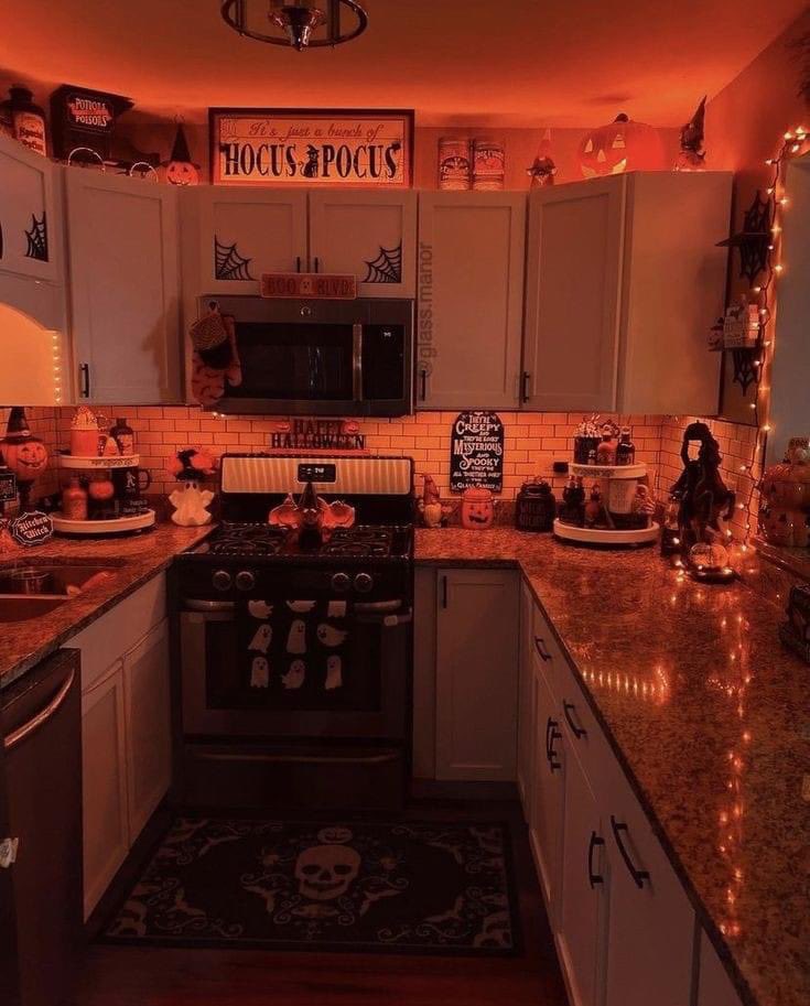 OctobersLeavess's tweet photo. Halloween kitchen inspo 🎃 https://t.co/2SxZ4jD01n