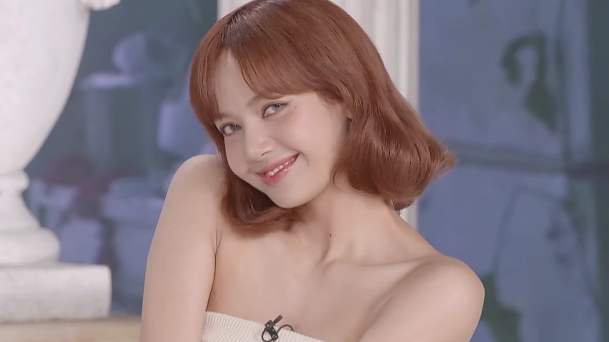 prettiest girl 
#LISA #PINKVENOM