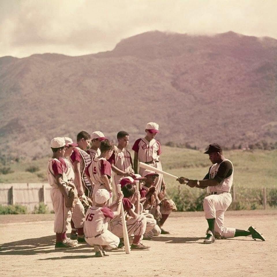 Happy 88th bday to my childhood hero, Roberto Clemente! 