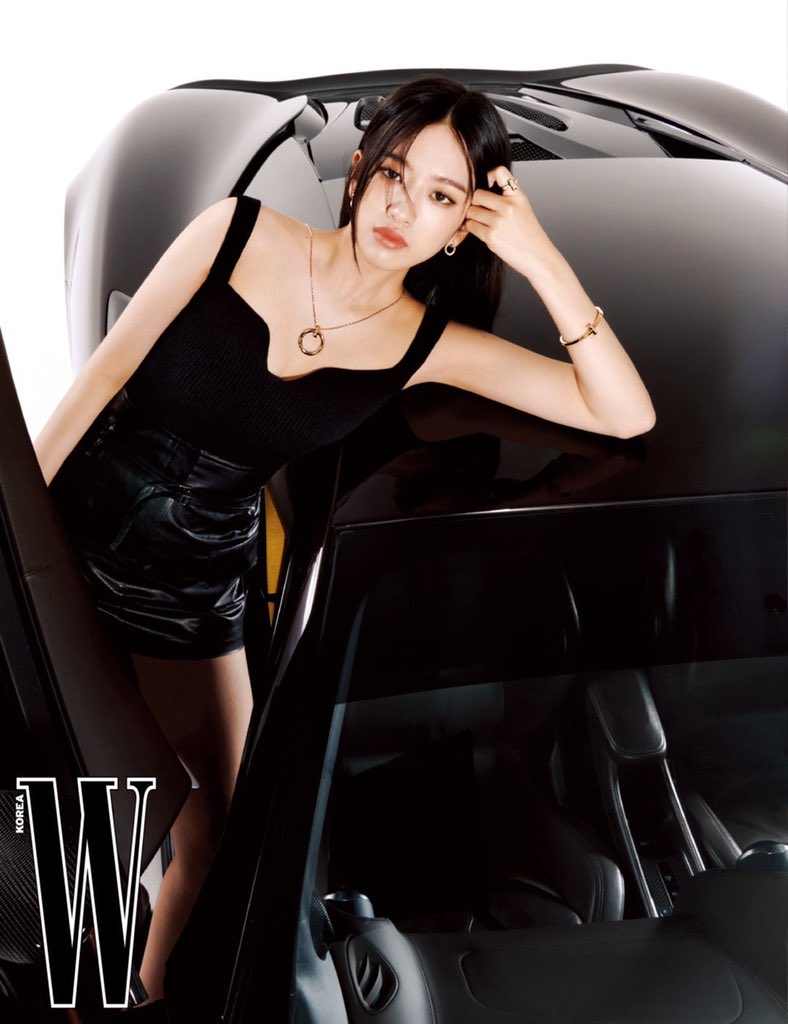 yujpics's tweet photo. no one is doing it like HER https://t.co/yLc6yP39ap