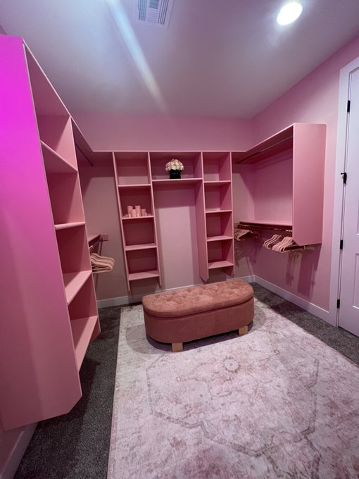 2 pic. Slowly turning my house into a Barbie dream house https://t.co/dnbldNFZ2D