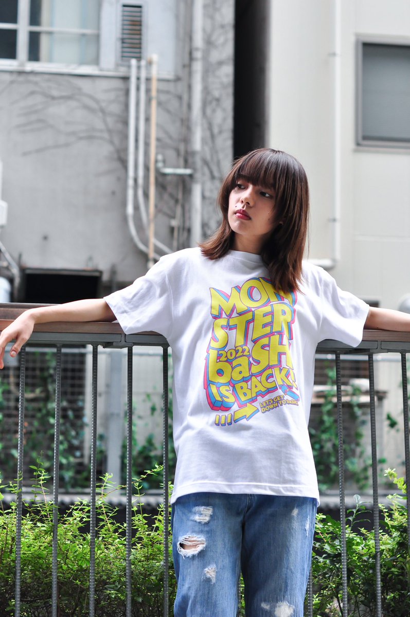 GLAB_design's tweet photo. #モンバス
#モンバス2022 

▽着用オフィシャルグッズ
モンバスイズバックTee(ホワイト)
彼女のTee (ホワイト)／ カラビナ付きポーチ

model @17_pear https://t.co/4zPsAXmYGM