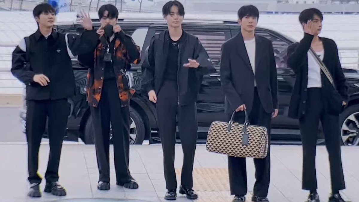 jayseongcorn's tweet photo. JUNGWON JAKE NI-KI HEESEUNG AND JAY AT INCHEON AIRPORT https://t.co/rqAszhhgZ8