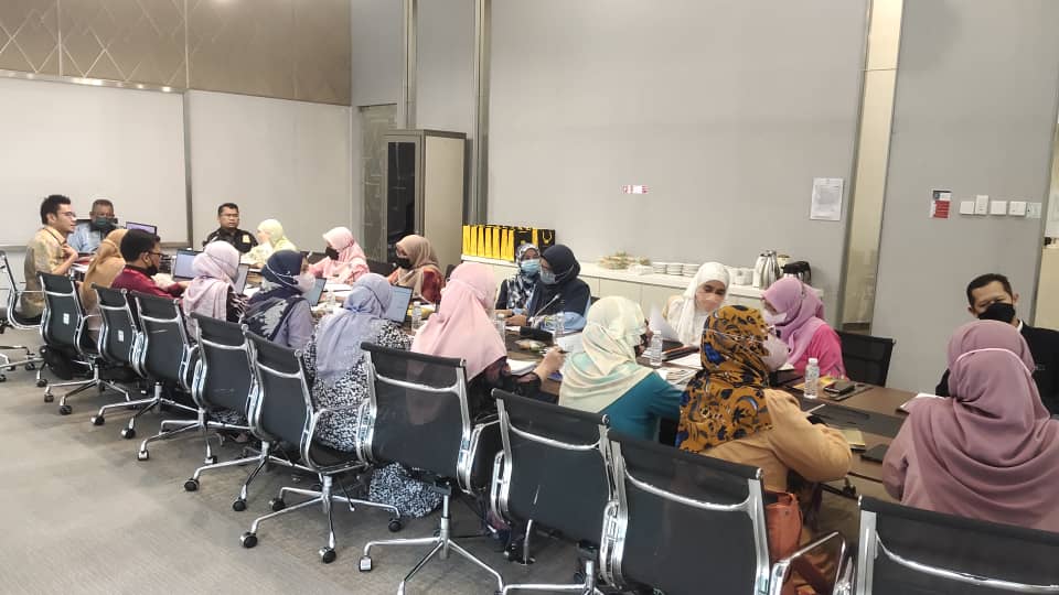bppacpab's tweet photo. Mesyuarat Pelarasan dan Pengkelasan Aset yang dipengerusikan oleh KU UPPAK dan yang dihadiri oleh seksyen pendaftaran ,wakil MOF Bahagian  Pengurusan Aset Awam dan JANM  BPOPA (operasi perakaunan aset) dan PPPA (polisi perakaunan aset)  yang diadakan di Blok G  , JKR pada 18/8/22 https://t.co/bDf06hrJhZ