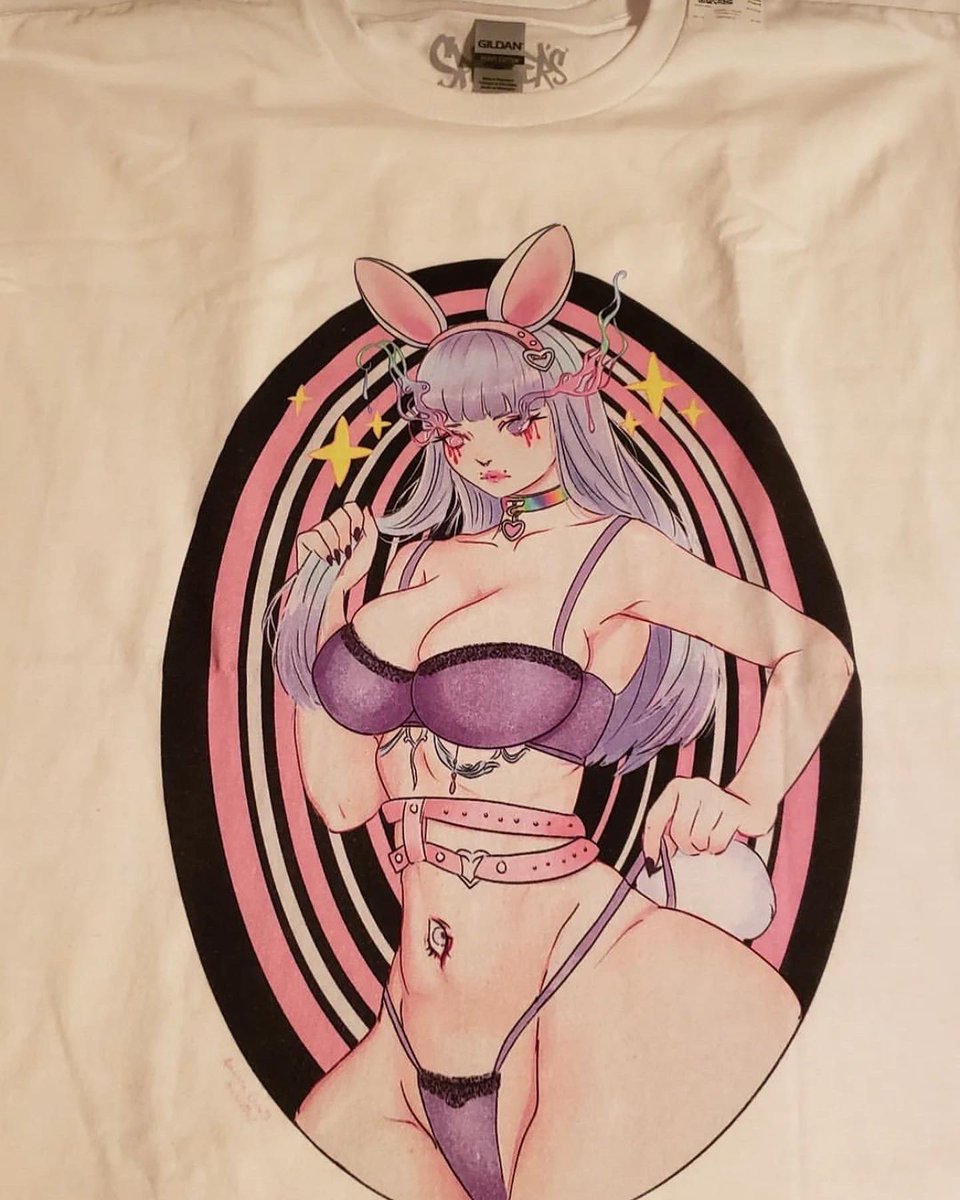 AmandaDarkoArt3's tweet photo. Ahh vibraniumgolem on IG sent me some pictures of the shirts they bought from Spencerβs π Said the quality was better than expected! Thank you so much π€π€π€ links are here -> https://t.co/TtcIsEyfm4
#mothgf #bunnygirl #art #spencers https://t.co/f7YQT3Pyi6