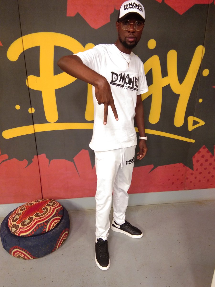 DmakeOne's tweet image. Assista O Rapper D'Make One no Play Sábado às 21h posição 694 Palanca TV DSTV.