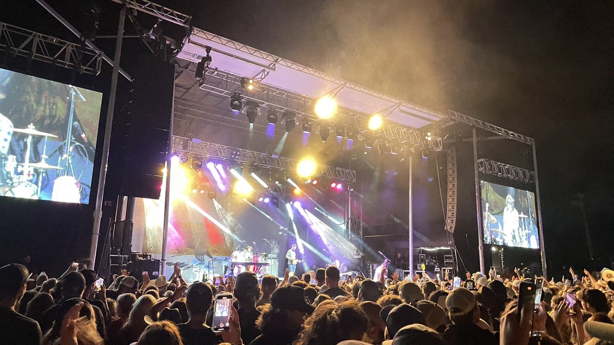 GaudetWeather's tweet photo. What an amazing night! @zachlanebryan put on a SHOW. #SFWV https://t.co/F4zM2Dzkfv