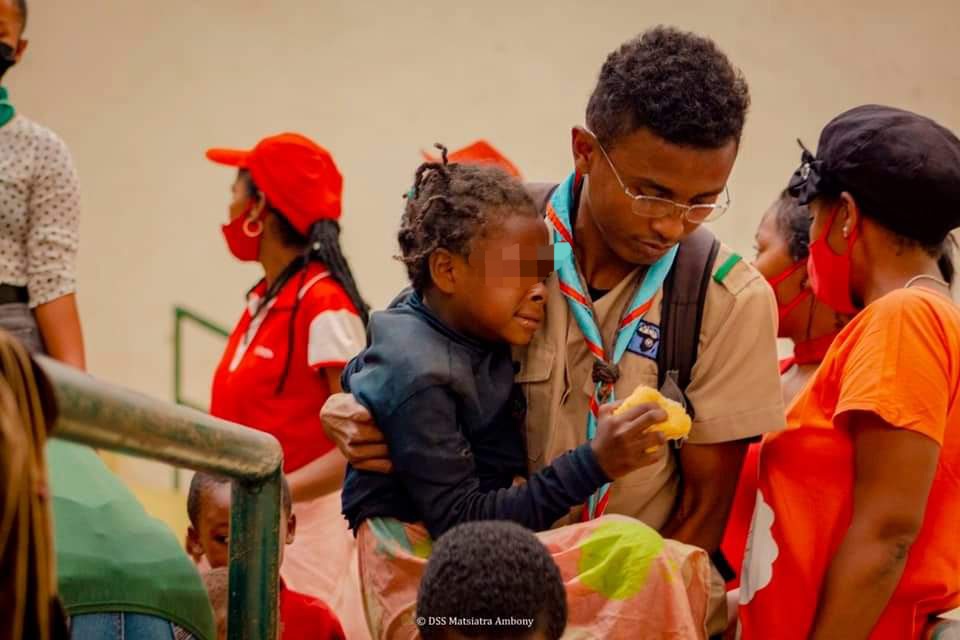 TilyScout's tweet photo. As today is #HumanitarianDay, we have a thought for all the young #scouts who volunteered to be among the first on the frontline when the cyclone #Ana, #Batsirai and #Emnati hit #Madagascar 

Proud of you guys ! https://t.co/rNwfE9ViMf