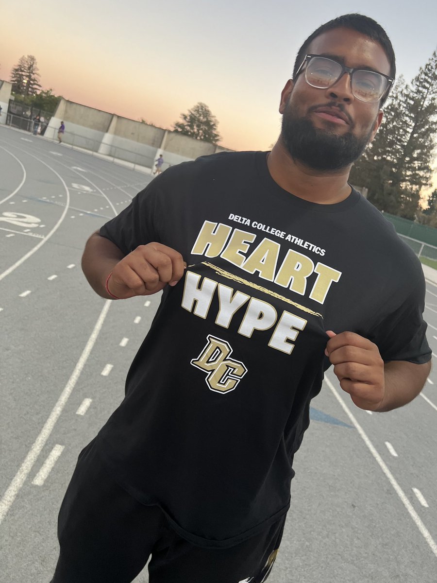 CoachKimbleSJDC's tweet photo. Thank you @SJDCAthletics for supplying our guys with some fresh gear and putting on a great event tonight. We appreciate all you do! Also shoutout to all the key note speakers. Great start to a special year for all the Mustangs! #HeartHype @SJDCFootball https://t.co/1KbPGbavkj