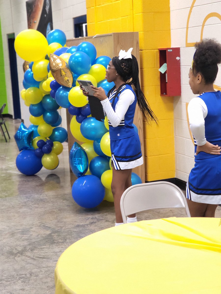 MrMaxwell1999's tweet photo. #tellodrones #ipads #telloedu #fpv #courseplot #cheerleaders #meettheteacher #STEAMLab #wearemarshall #catamountsdream #dreambig #HISD #HoustonISD #TEXAS #HxTX #apple @AppleEDU @DJIGlobal @DjiTello @dpvils @Todd_Rigney @DigitalPromise @HISDCTE #reinventtheclassroom https://t.co/XlkmyV3Uar