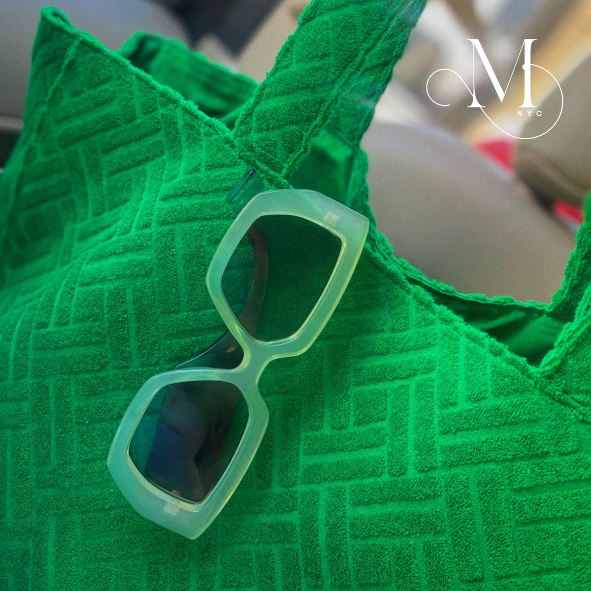 TheSupremeUGC's tweet photo. Sunglass photography @madshadenyc #ugc #ugccommunity #ugcphotography #sunglassphotography #ugcideas https://t.co/ImH1BPYqDf