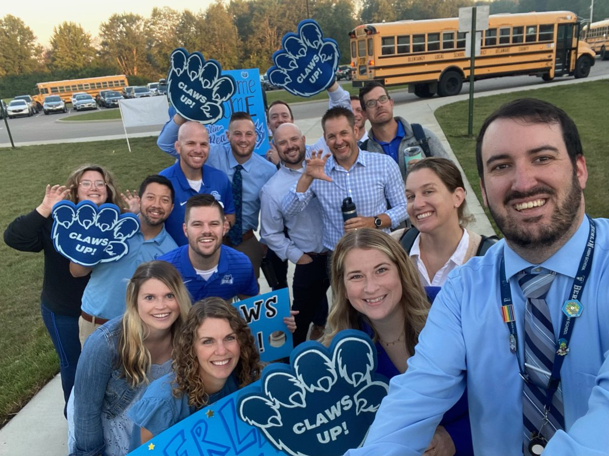 sarahnethero's tweet photo. A great first day π» π #berlinpride #clawsup #obhsscience #year9 @Todd_spinner https://t.co/QsdiQJjGGr