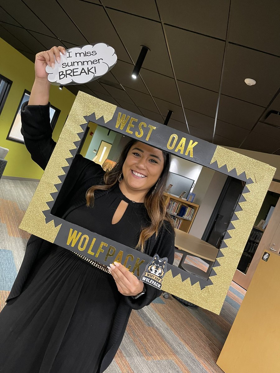 mlozanoD76's tweet photo. Thanks for the last minute help with the Wolfpack Selfies board Shelly! It was great to see students and parents get good use of it during Meet &amp; Greet! And of course, some of us staff members couldn't resist to snap a selfie!! ✨ #d76diamonds #sparkleon https://t.co/A5XM7NgJGh