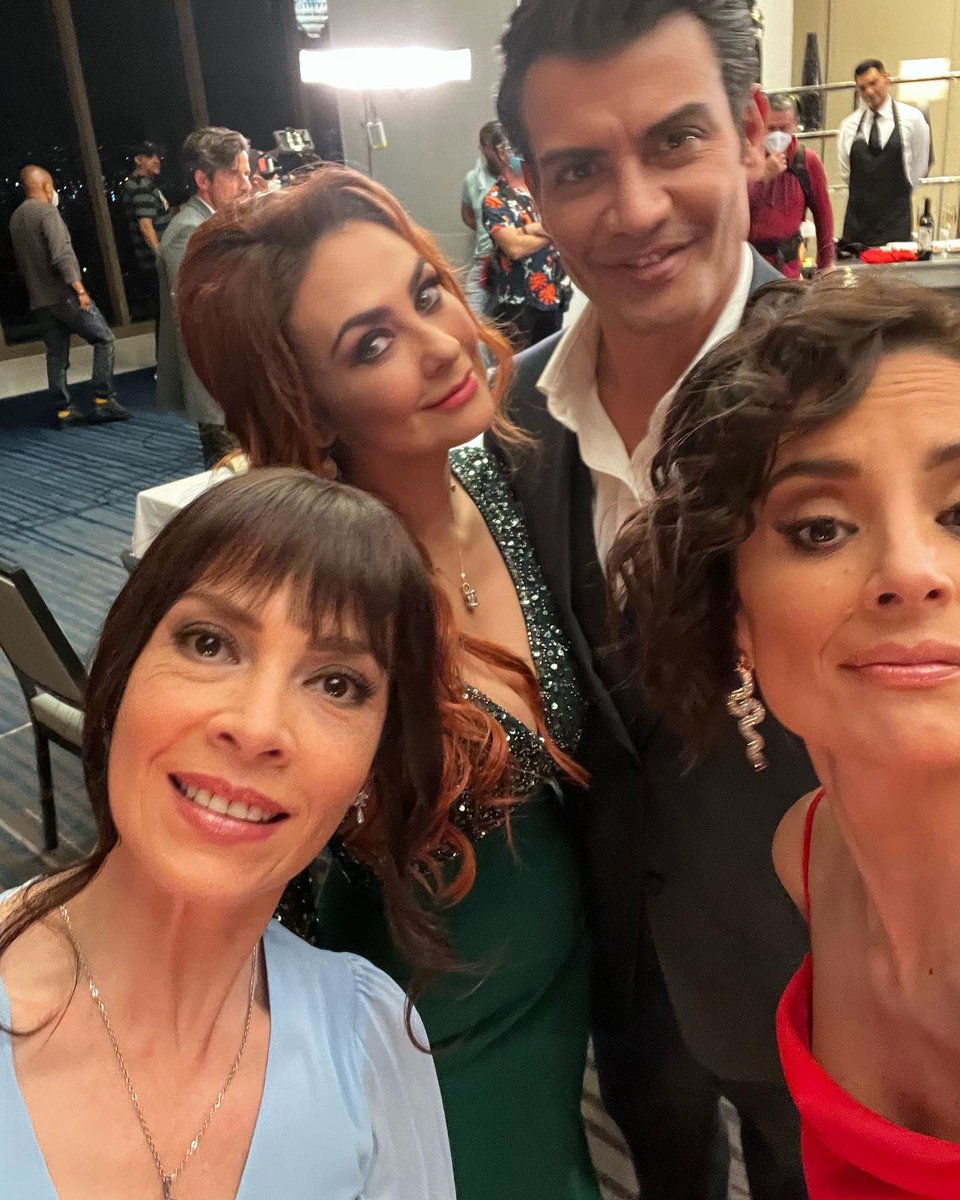 marisoldelolmo's tweet photo. Gracias por tanta chulada de comentario para la #TíaLucrazy
Nos vemos mañana para nuestro #FinaldeViernes
💅🏻😈😈✨ en @lamadrastra_of https://t.co/dIBo2W54Mm