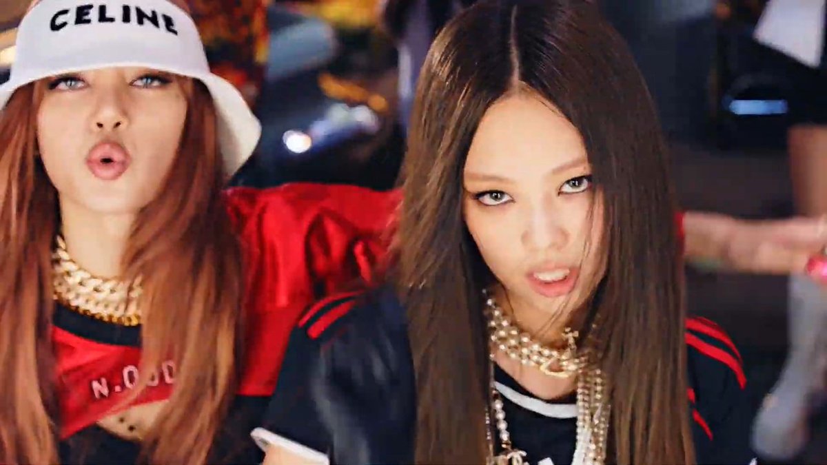 jiisoyaaaa_'s tweet photo. RAPPER JENNIE AND LISA🔥

BLACKPINK IS BACK
#PinkVenomOutTODAY
#PINKVENOM #BLACKPINK #JISOO #JENNIE #ROSÉ #LISA https://t.co/bjb6VgHuyj